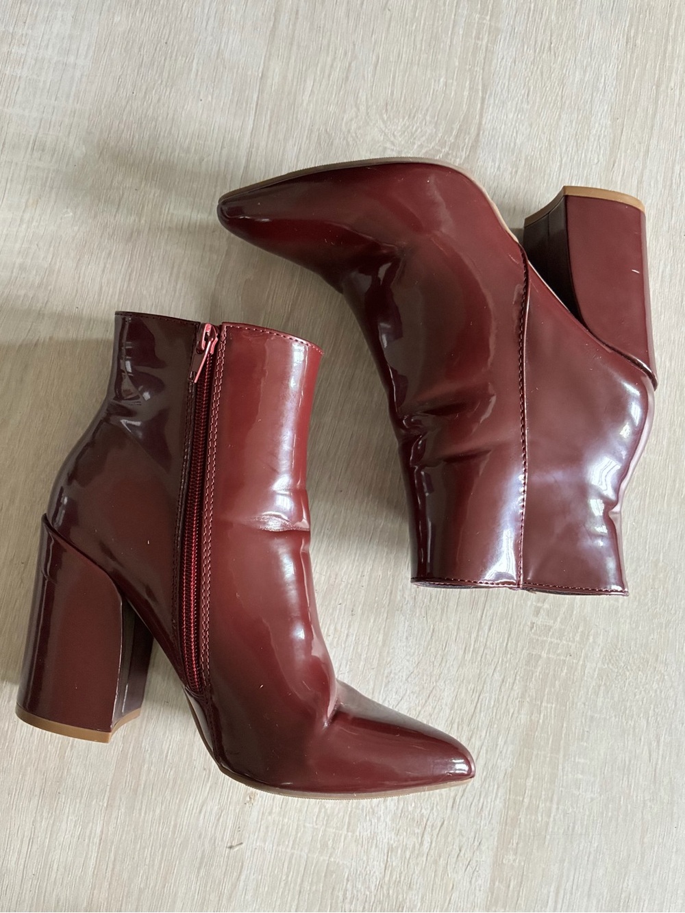 Sugar Evvie Fall Burgundy Patent Pointed Toe Block Heel Ankle Boots Size 6